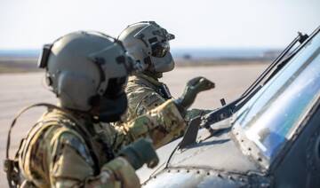 US army soldiers conduct pre-flight checks on UH-60 Black Hawk helicopters. (@CENTCOM)