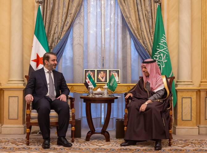 Saudi Foreign Minister Prince Faisal bin Farhan receives his Syrian counterpart Asaad Al-Shaibani in Riyadh on Monday. (SPA)