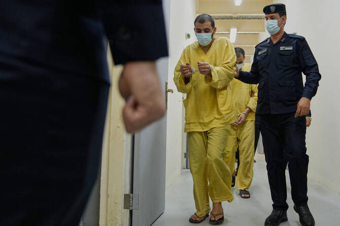 US transfers thousands of Daesh detainees from Syria to Iraq
