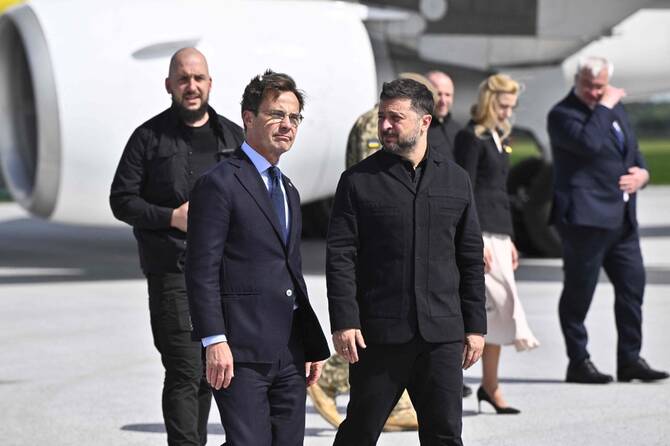 Ukraine prepares ‘strong step’ on Gripen fighter jets, Zelensky says as he visits Sweden