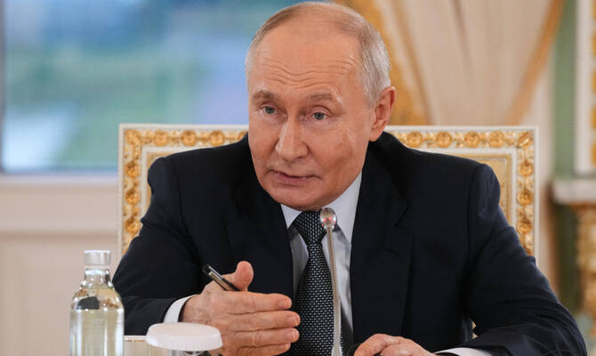 Putin sticks to hard-line stance on war in Ukraine, but says Trump ideas could bring peace 