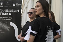Bosna Savaşı'nda Sırplar tarafından öldürülen 3 binden fazla sivil, Beyaz Kurdele Günü'nde anıldı