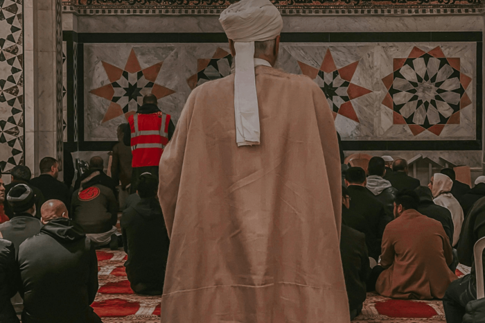 Praying behind a speedy Imam